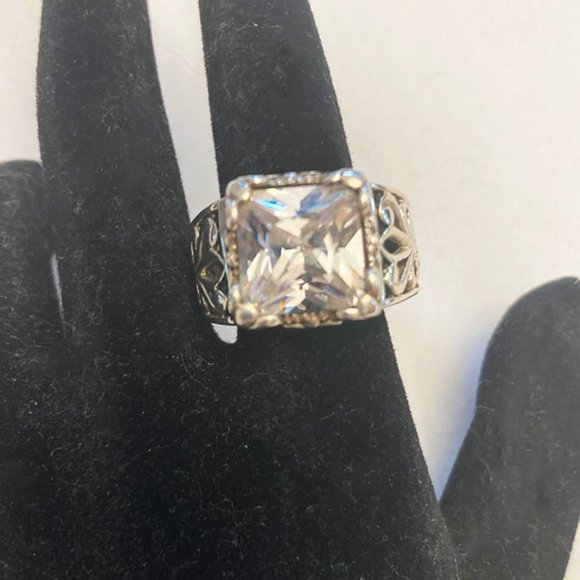 Silpada Sterling .925 Silver Uptown Cubic Zirconia and filigree ring. Size 7 - Picture 3 of 6